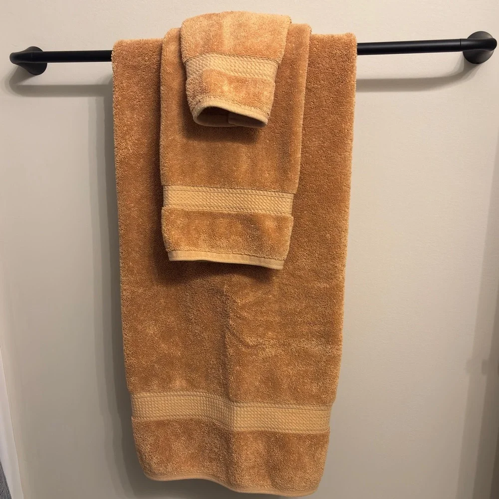 3Pc set Bath Towel Hand Towel & Wash cloth pre-owned rust
